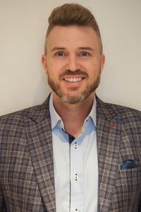 Travis Hankins — portrait